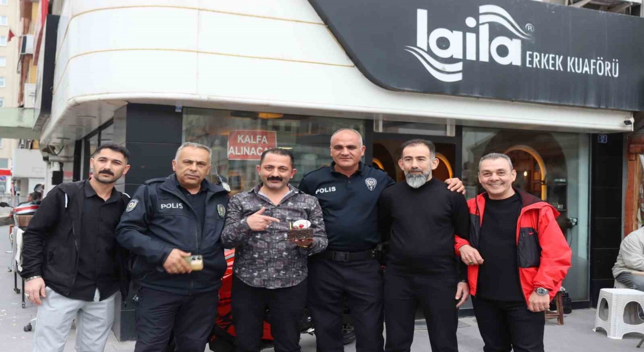 İhbara geldiler, pasta yediler