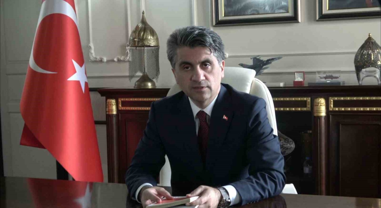 İl bürokratları, gençlere meydana okudu: Peki ya siz kitap okuyor musunuz?