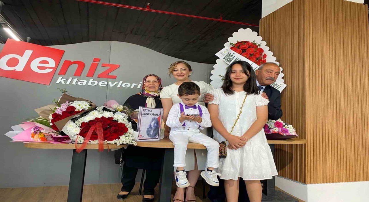 İnsan Kendine Yabancı şiir kitabının imza günü düzenlendi