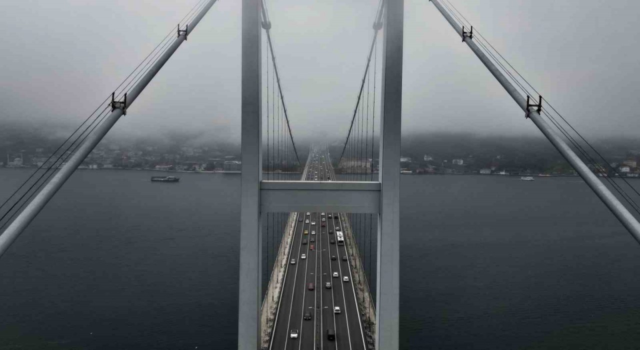 İstanbul Boğazında sis sabah saatlerinde etkili oldu