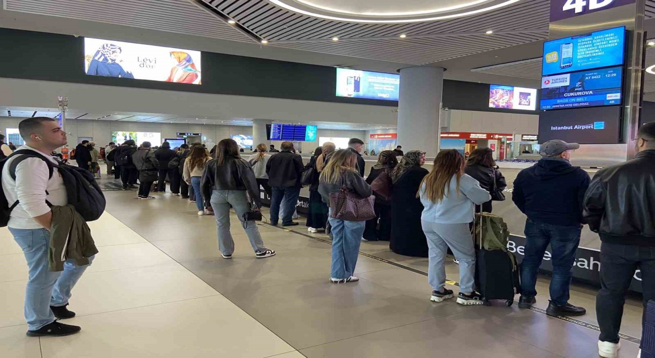 İstanbul Havalimanında dönüş yoğunluğu başladı