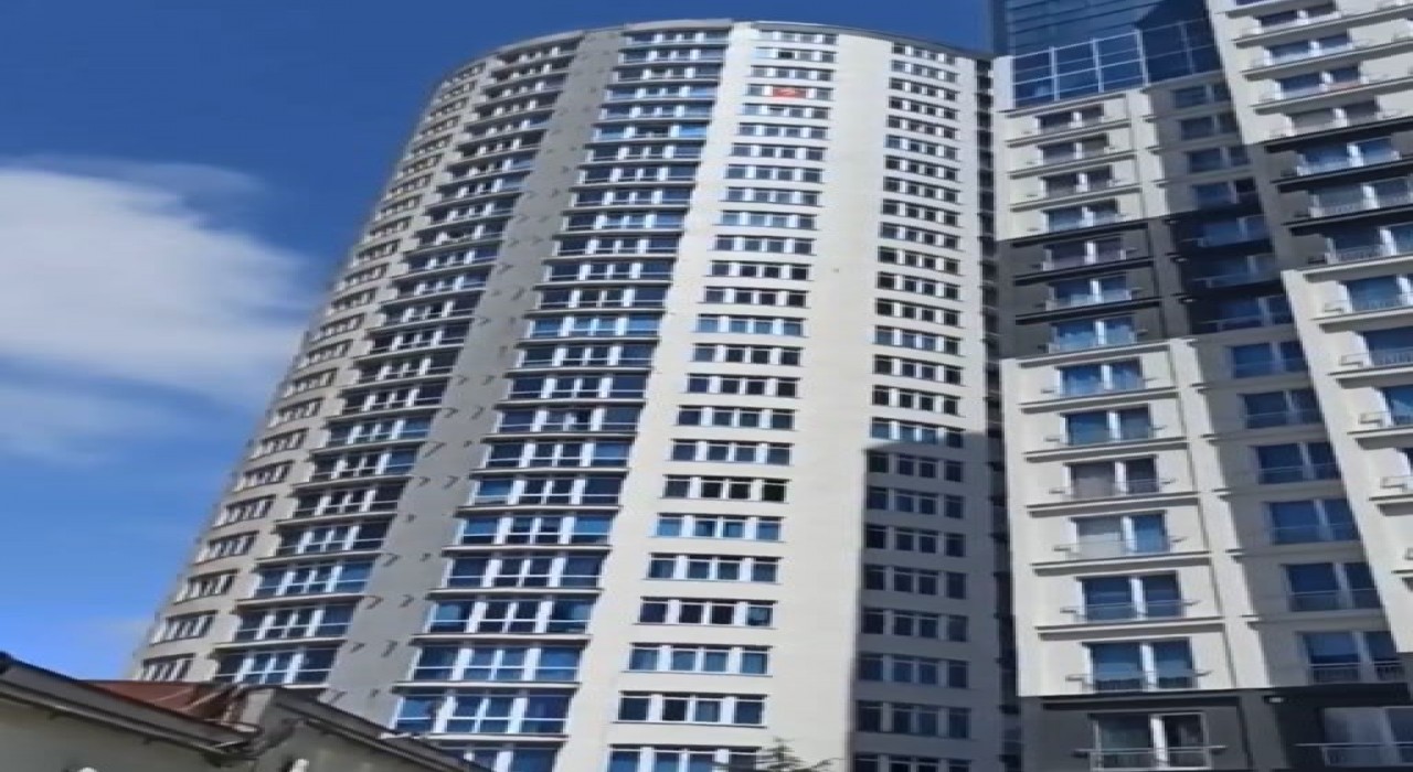 İstanbulda 6,2 büyüklüğündeki depremde rezidans böyle sallandı