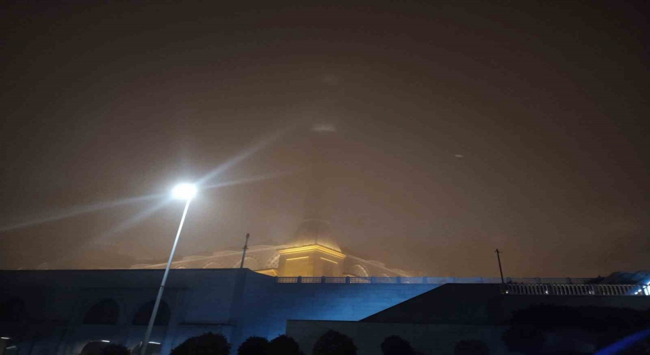 İstanbulda gece saatlerinde sis etkili oldu