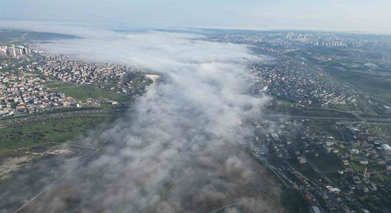 İstanbulda sis bulutları kartpostallık görüntü oluşturdu