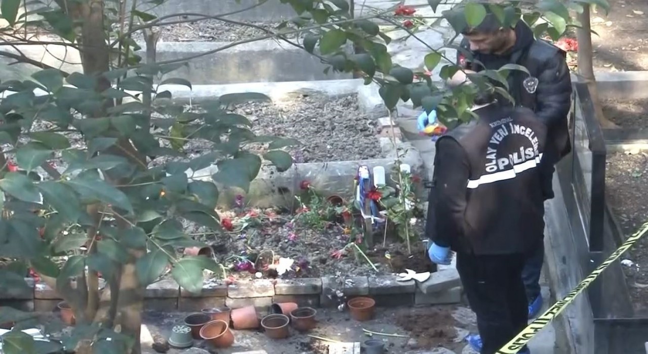 İtalyan şefin oğlu Mattia Ahmet Minguzzinin mezarına saldırı