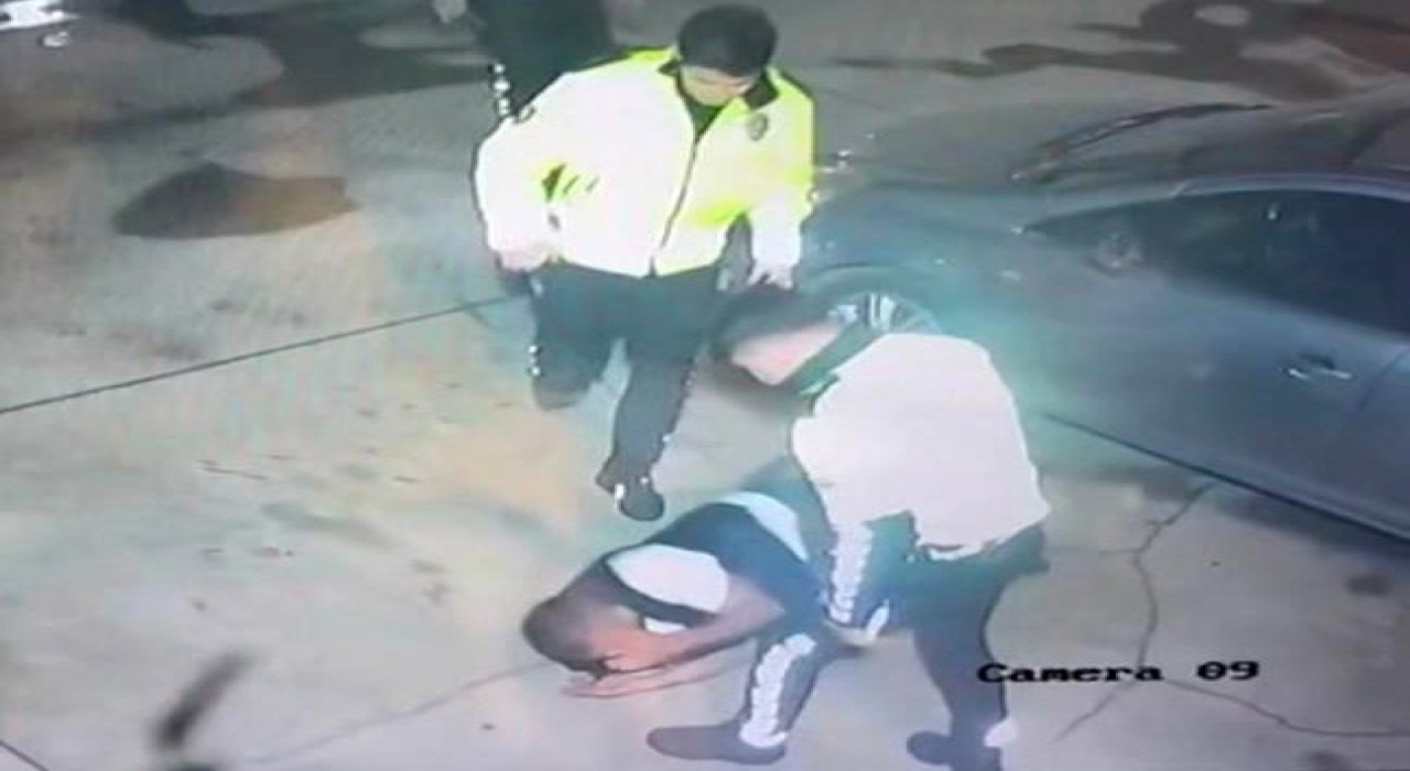İzmirde çevirmeden kaçtığı ileri sürülen şahsı darp eden trafik polisleri hakkında soruşturma başlatıldı
