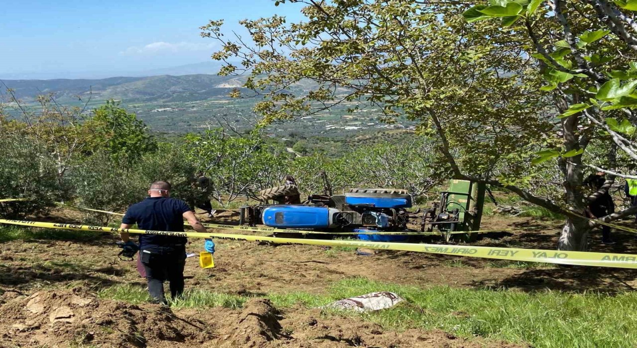 İzmirde devrilen traktörün altında kalan sürücü yaşamını yitirdi