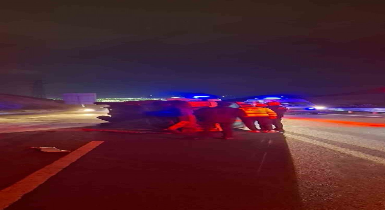 İzmirde kontrolden çıkan minibüs takla attı: 1 ölü, 10 yaralı