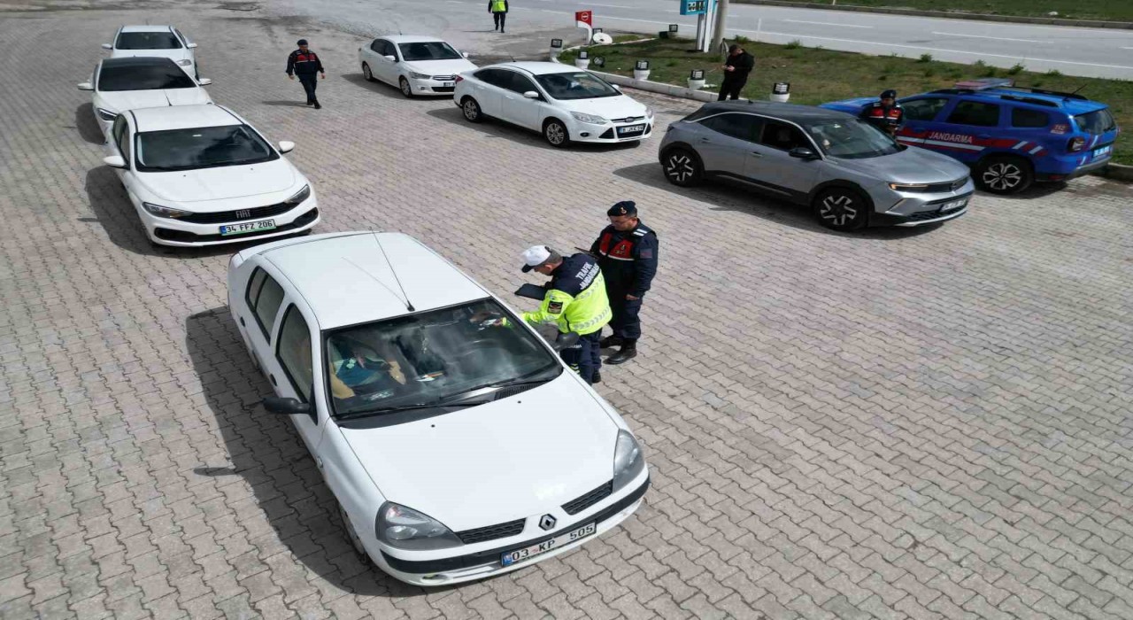 Jandarma bayram tatilinde denetimlerine devam etti