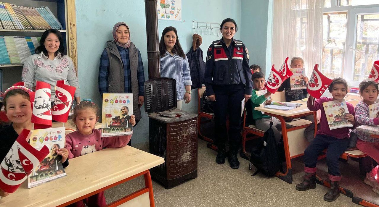Jandarma Minik Öğrencilerle Buluştu