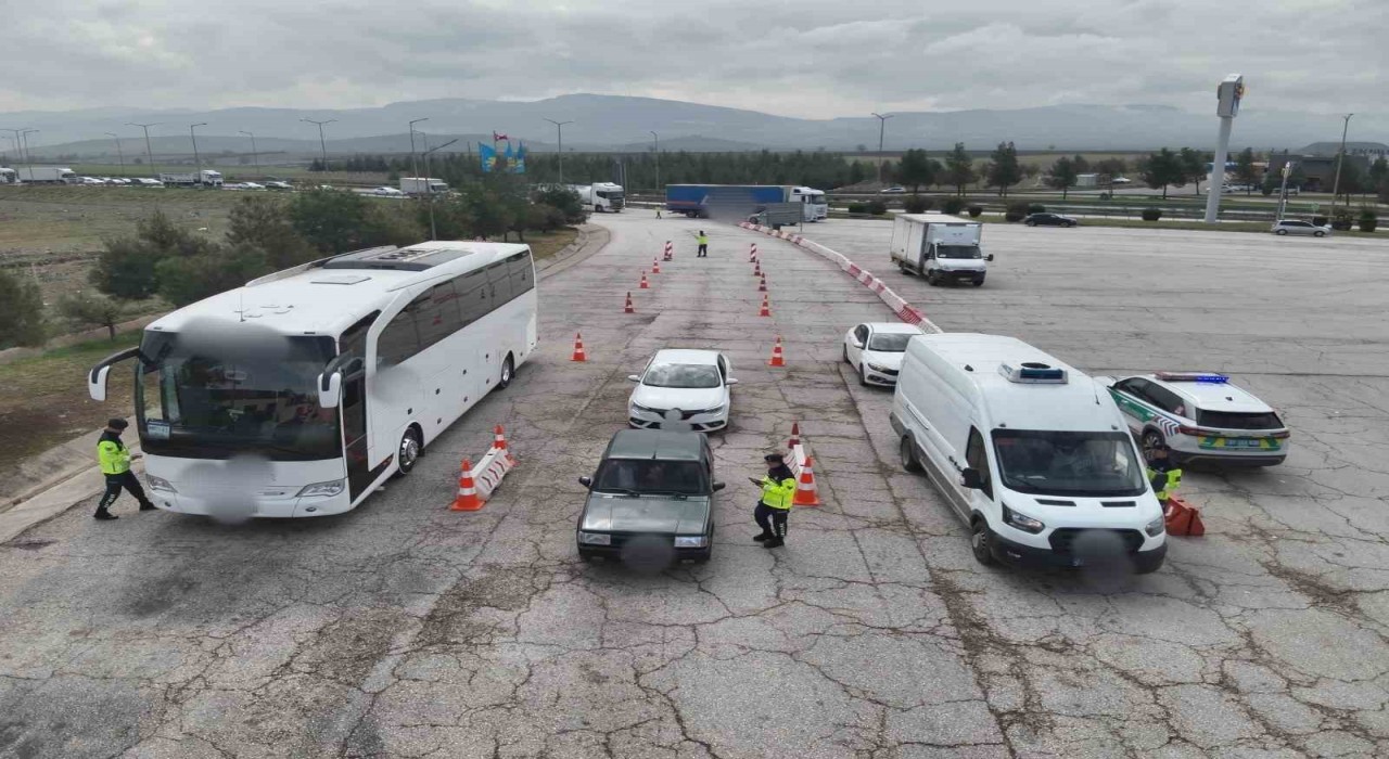 Jandarmadan dron destekli trafik denetiminde 23 sürücüye ceza