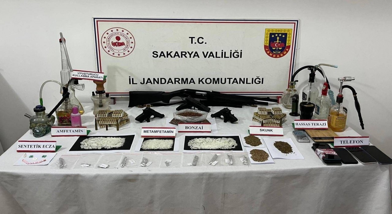 Jandarmadan uyuşturucu ve silah kaçakçılığı operasyonu: 2 tutuklama