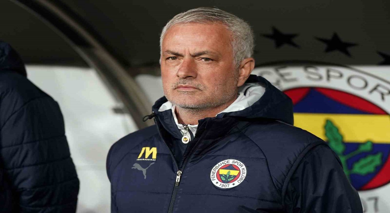 Jose Mourinhodan Galatasaray derbisinde 2 değişiklik