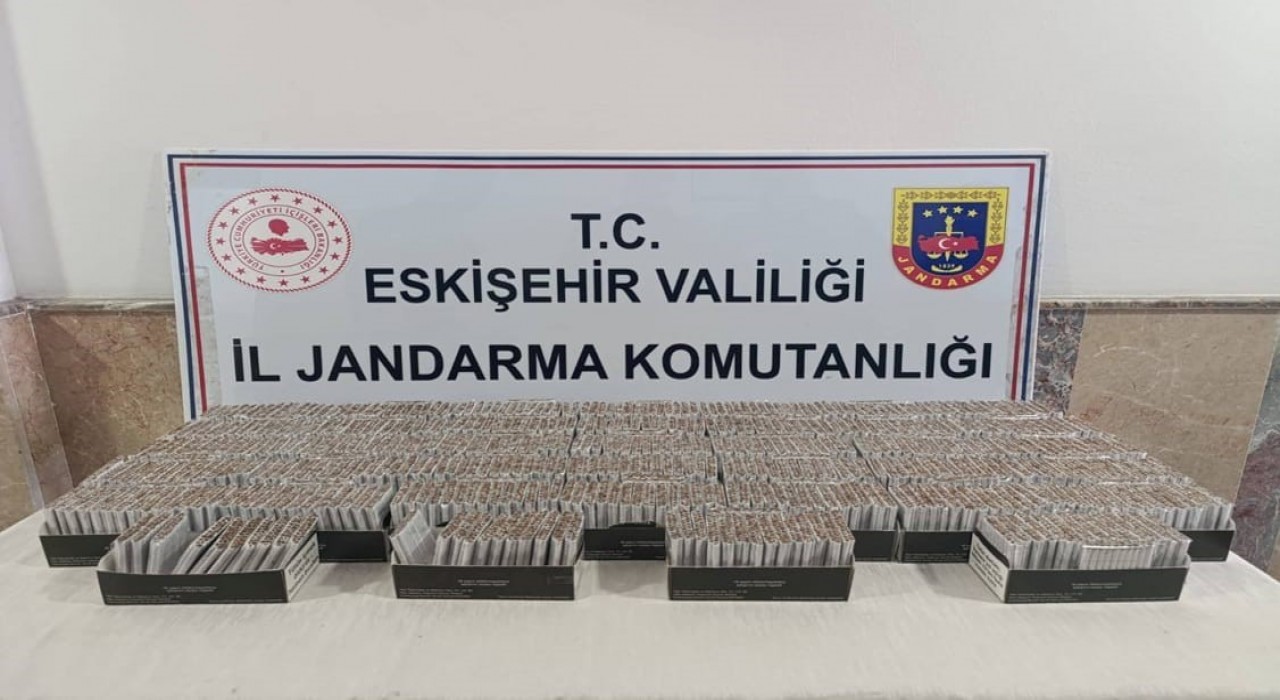 Kaçak sigara satan şüpheli jandarmadan kaçamadı