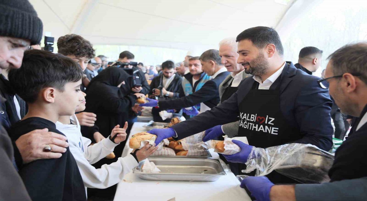 Kağıthanede balık ekmek ziyafeti