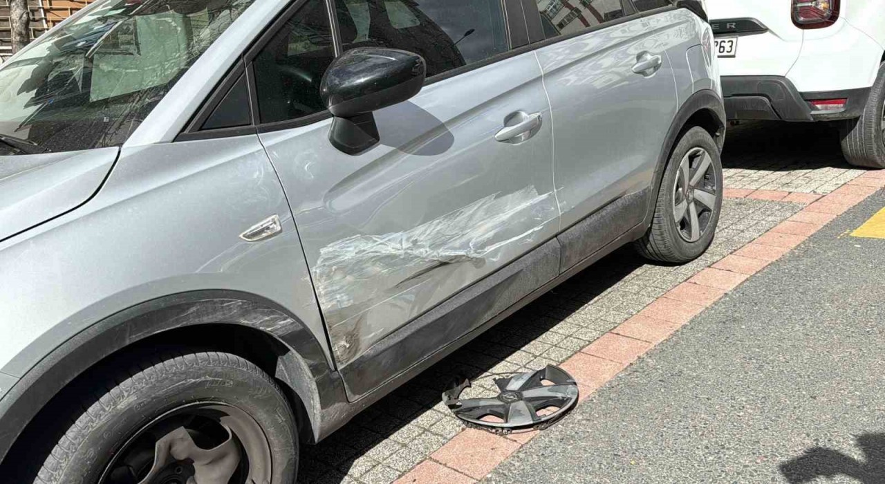 Kağıthanede otomobilin çarptığı kadının ayağı koptu