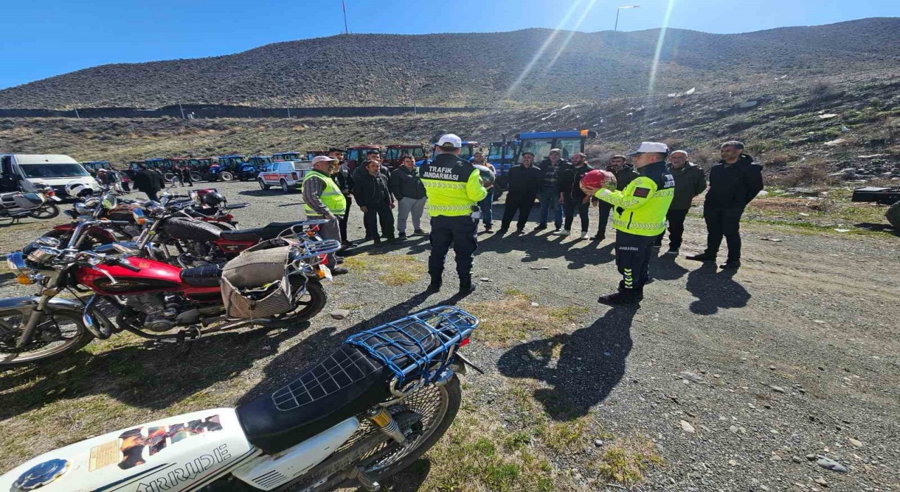 Kağızmanda motosiklet sürücüleri bilgilendirildi