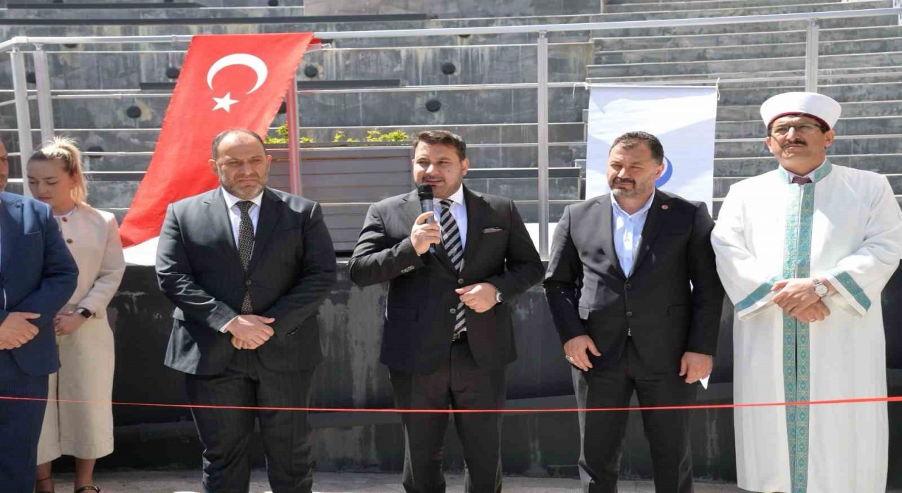 Kahramankazanda Metin Atlı Merkez Yeni Cami dualarla ibadete açıldı