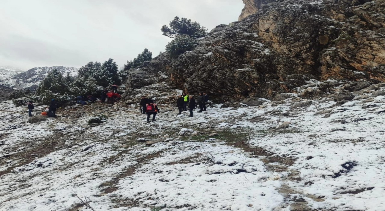 Kahramanmaraşta kayalıklardan düşen bir kişi hayatını kaybetti