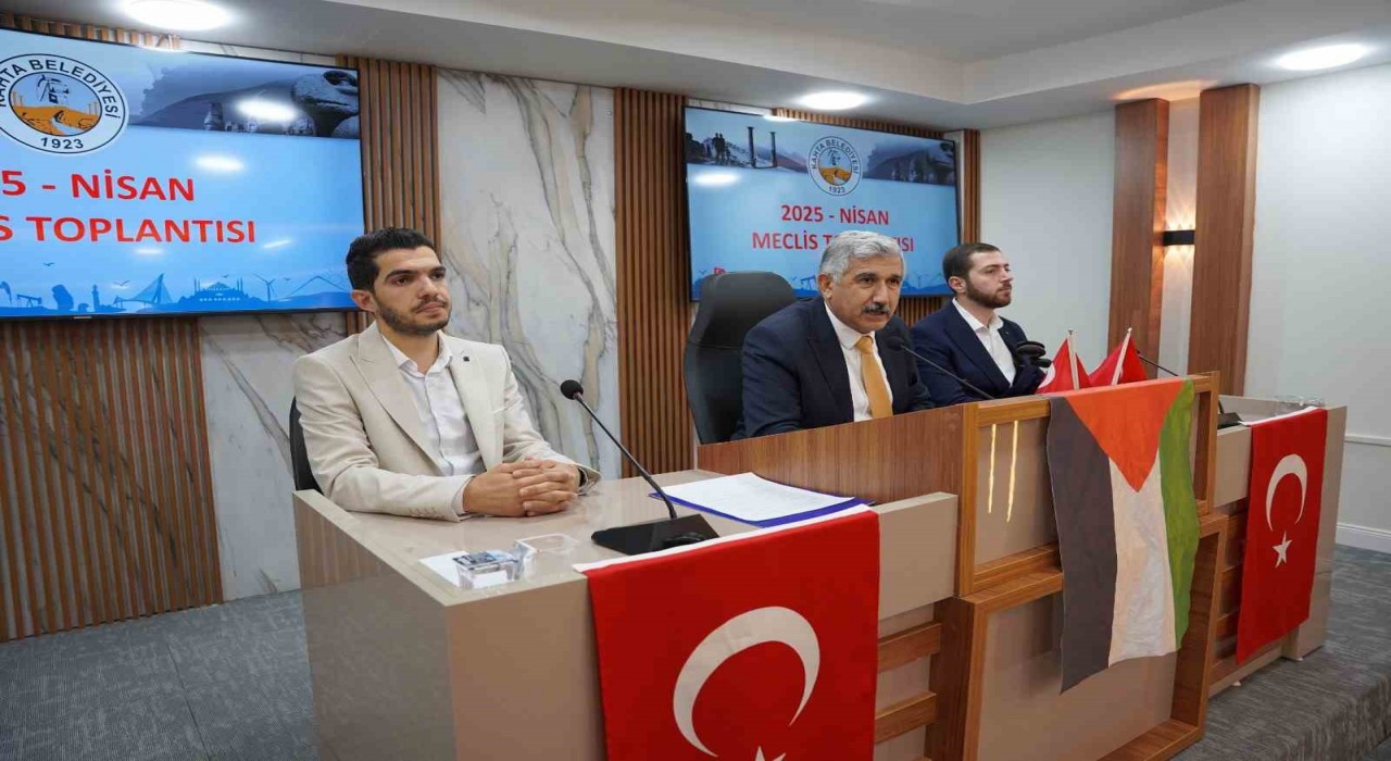 Kahta Belediyesi, hem Filistine hem de İBBdeki yolsuzluklara dikkat çekti