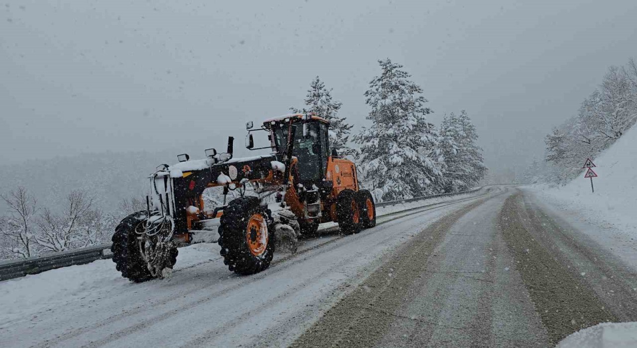Karabükte 85 köy yolu ulaşıma kapandı