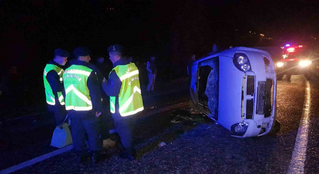 Karabükte devrilen otomobil 30 metre sürüklendi: 3ü çocuk 5 yaralı