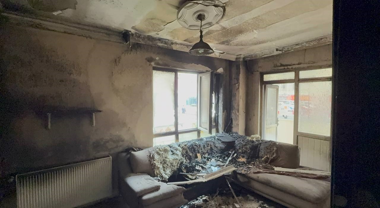 Karabükte günlük kiralık dairede sigara izmariti yangına neden oldu