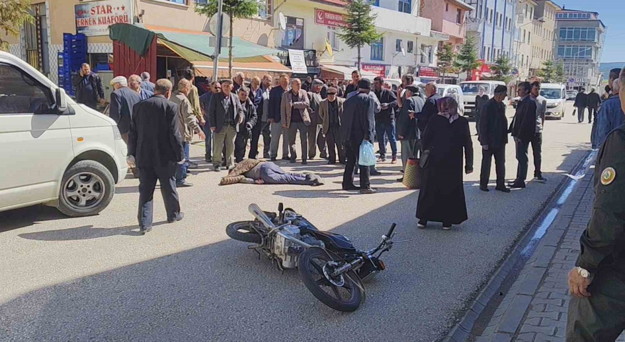 Karabükte motosiklet yayaya çarptı: 2 yaralı