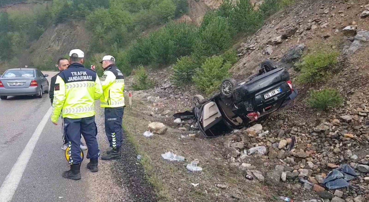 Karabükte otomobil takla attı: 3 yaralı