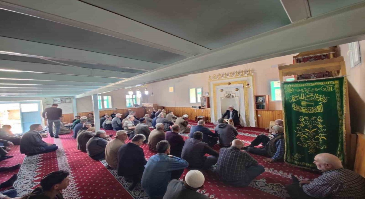 Karacakayada çiftçiler yağmur duasında buluştu