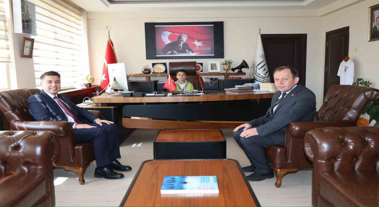 Karacasuda kaymakamlık koltuğunu ilkokul öğrencisi Karaman devraldı