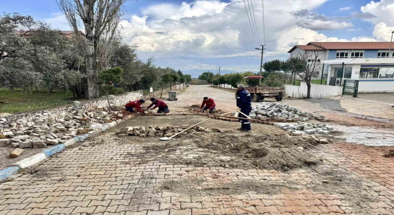 Karacasuda yol ve kaldırım çalışmaları hız kesmeden devam ediyor