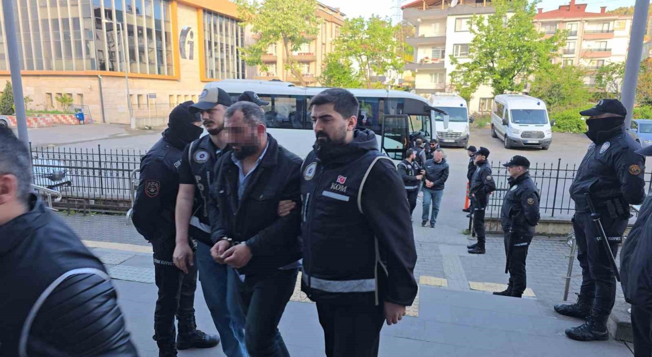 Karadeniz Ereğlide silah kaçakçılığı operasyonu: 7 şüpheli adliyede