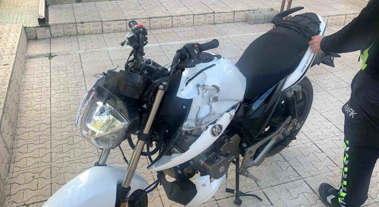 Karamanda minibüsle çarpışan motosiklet evin bahçesinde bulundu: 1 yaralı