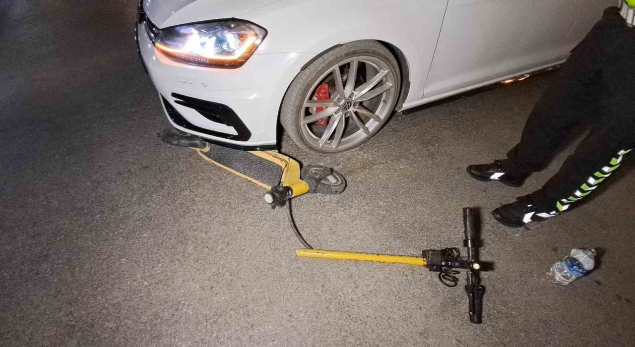 Karamanda otomobil ile elektrikli skuter çarpıştı: 2 yaralı
