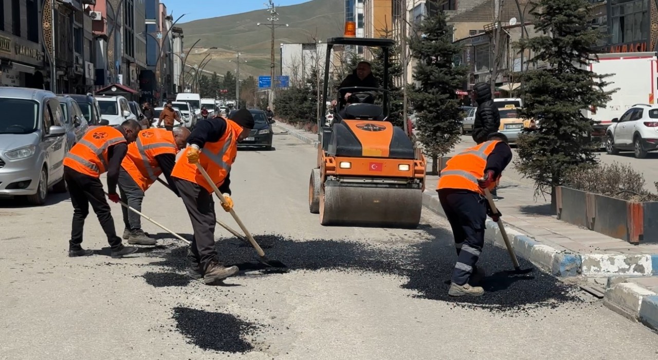 Karayolları, Yüksekovanın çukurlu yolları için harekete geçti