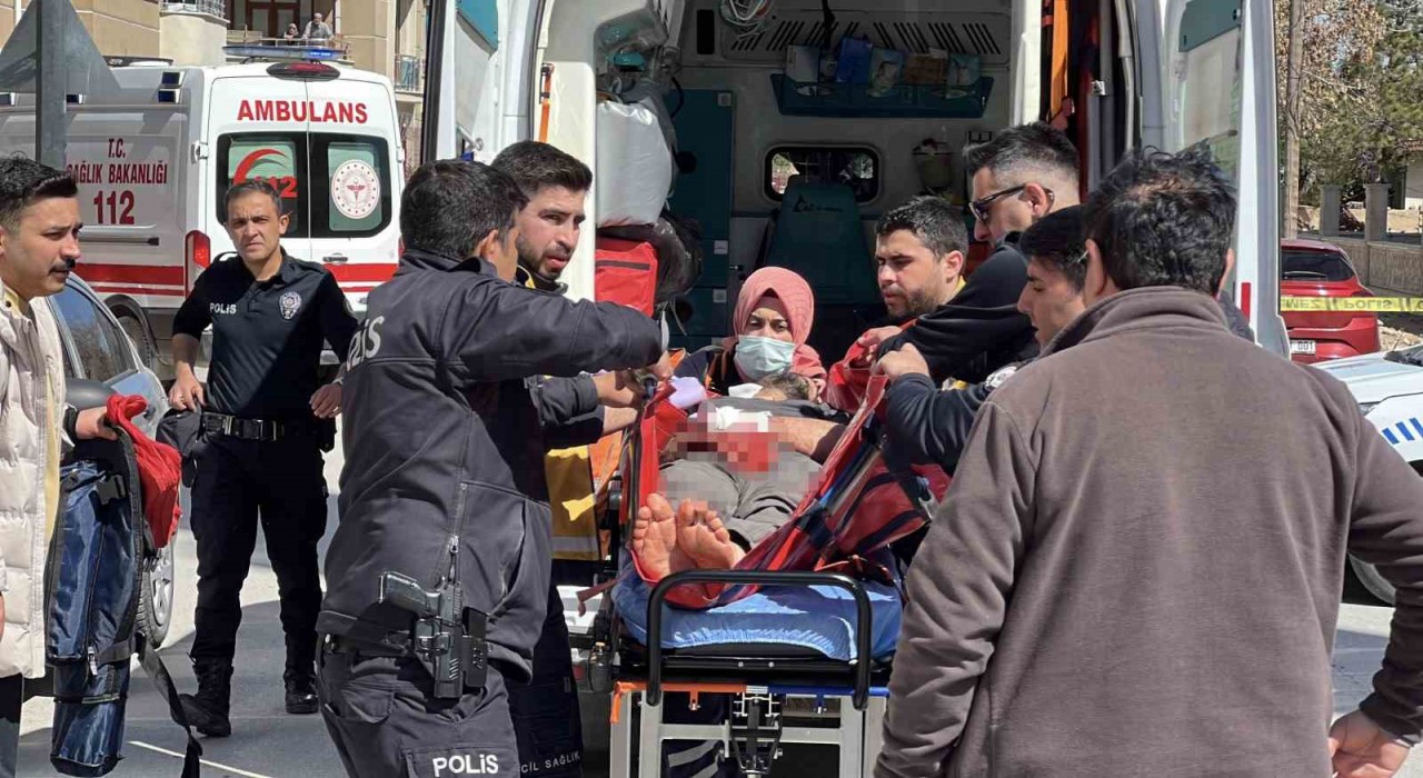 Karısını bıçakla yaralayıp kendini bıçaklayan kocadan Bir anlık olay savunması