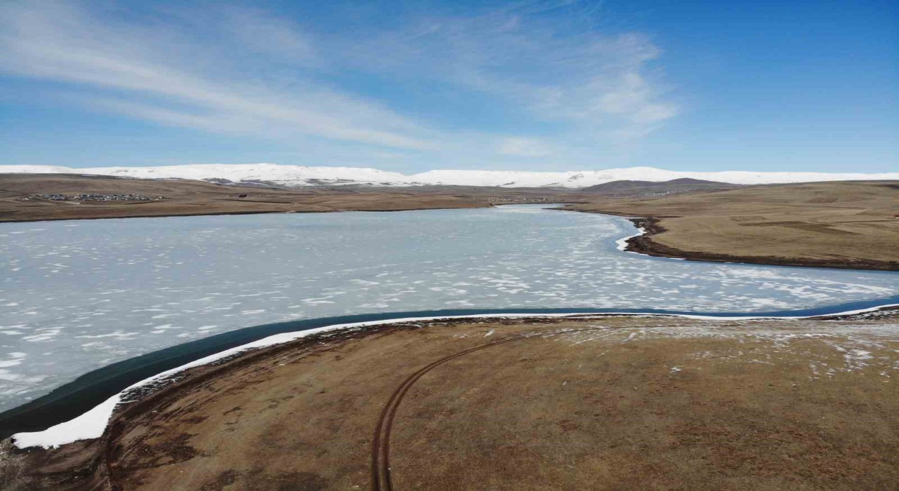 Kars Bayburt Barajının buzları 1 günde çözüldü