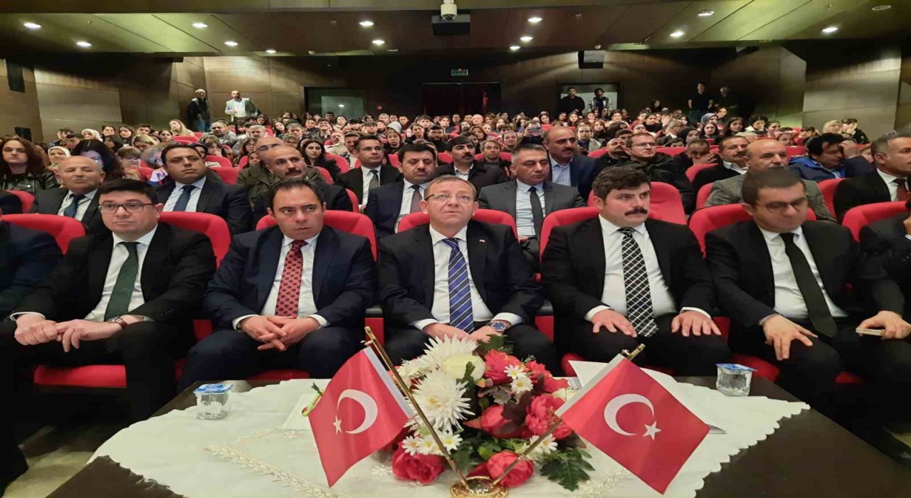 Karsta en çok kitap okuyan öğrenci ve veliler ödüllendirildi
