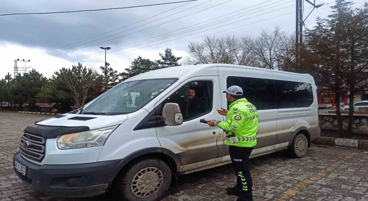 Karsta okul servisleri trafiğin radarında