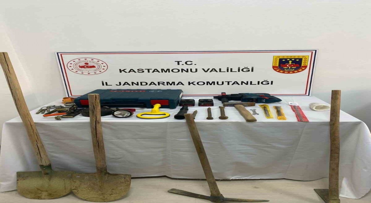 Kastamonuda izinsiz kazı yapan şahıslara jandarmadan suçüstü