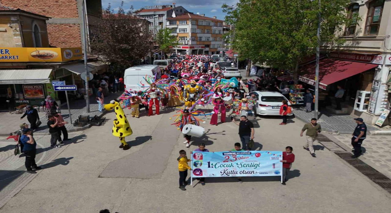 Kastamonuda Uluslararası Çocuk Şenliği renkli görüntülere sahne oldu