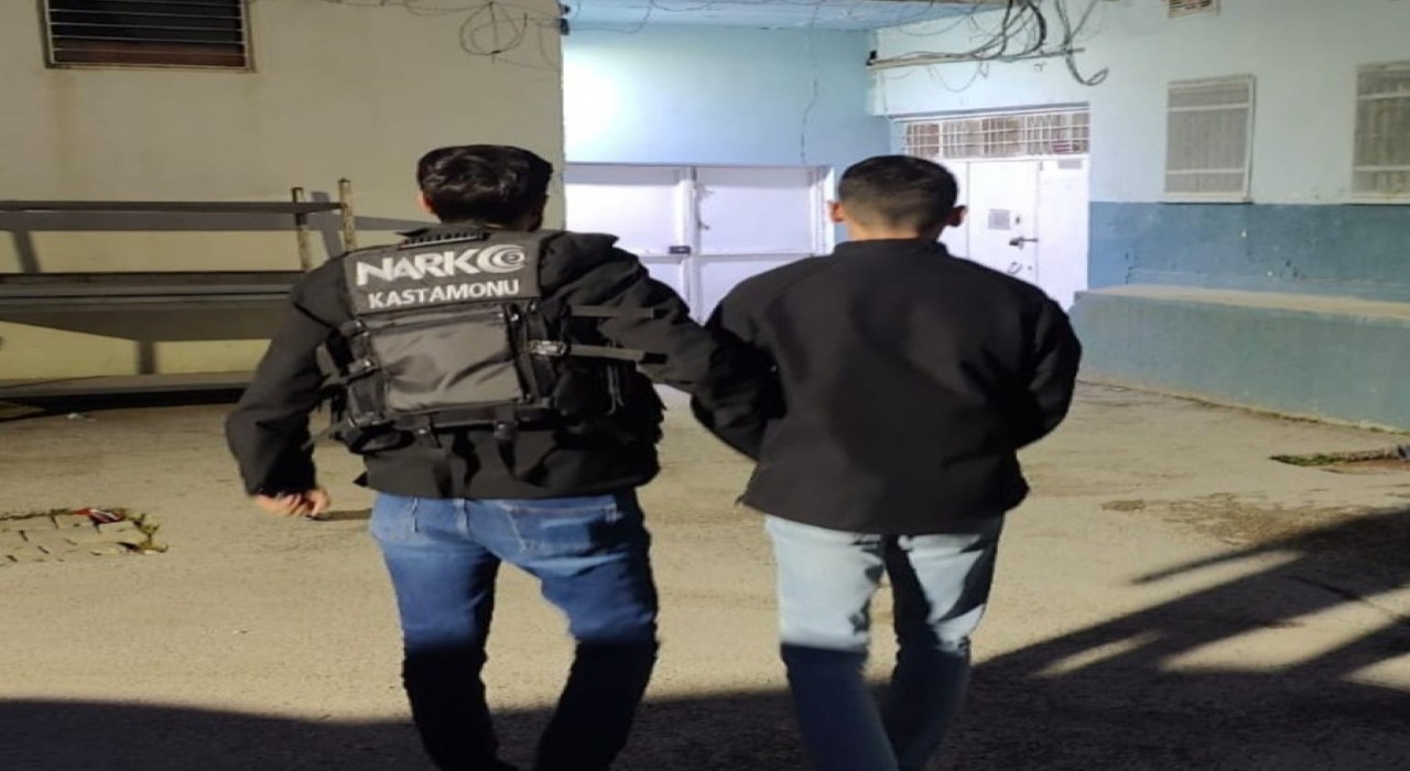 Kastamonuda uyuşturucu ticaret suçundan aranan şahıs polisten kaçamadı