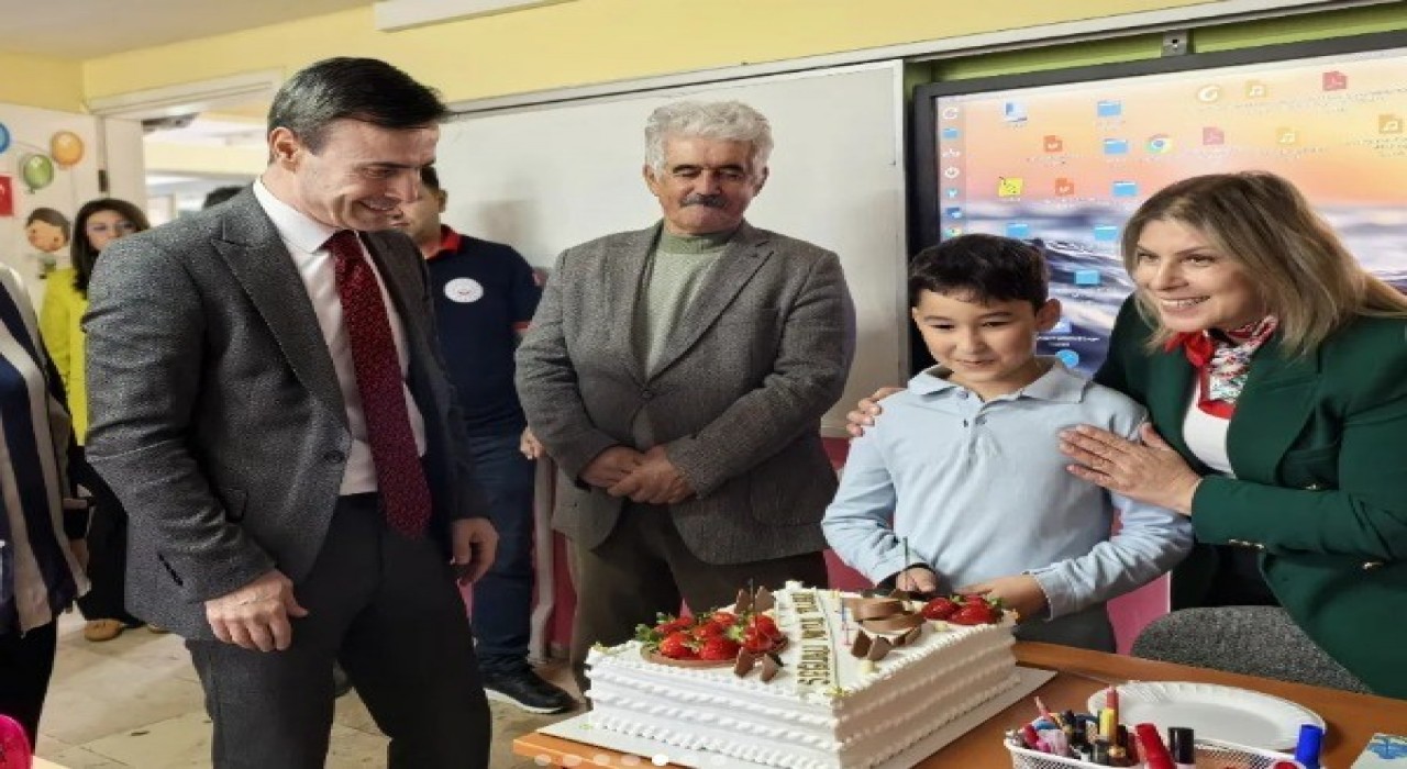 Kaymakam Cevat Günden Murata sürpriz doğum günü
