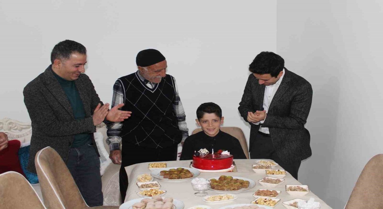 Kaymakam Güzelden şehit ailesine doğum günü sürprizi