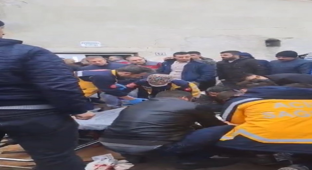Kayseride bıçaklı kavga: 1i ağır 2 yaralı