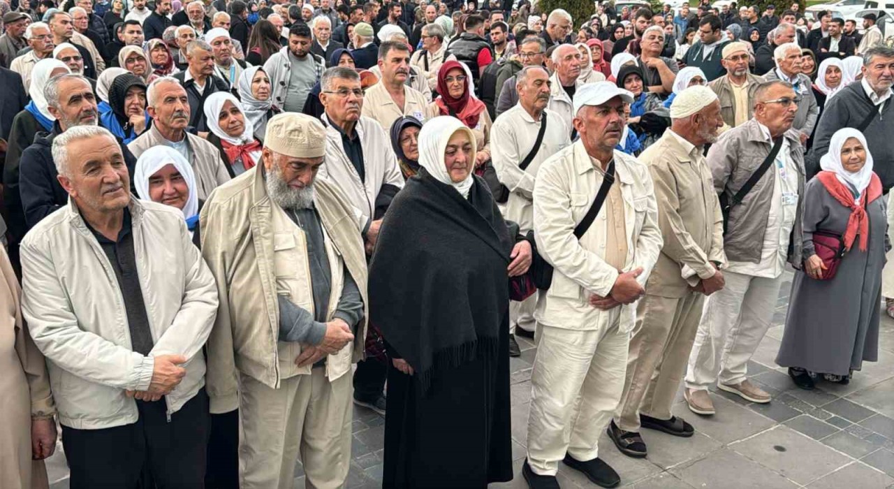 Kayseride ilk hac kafilesi dualarla uğurlandı