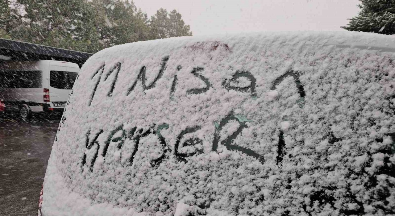 Kayseride kar ve şiddetli rüzgar
