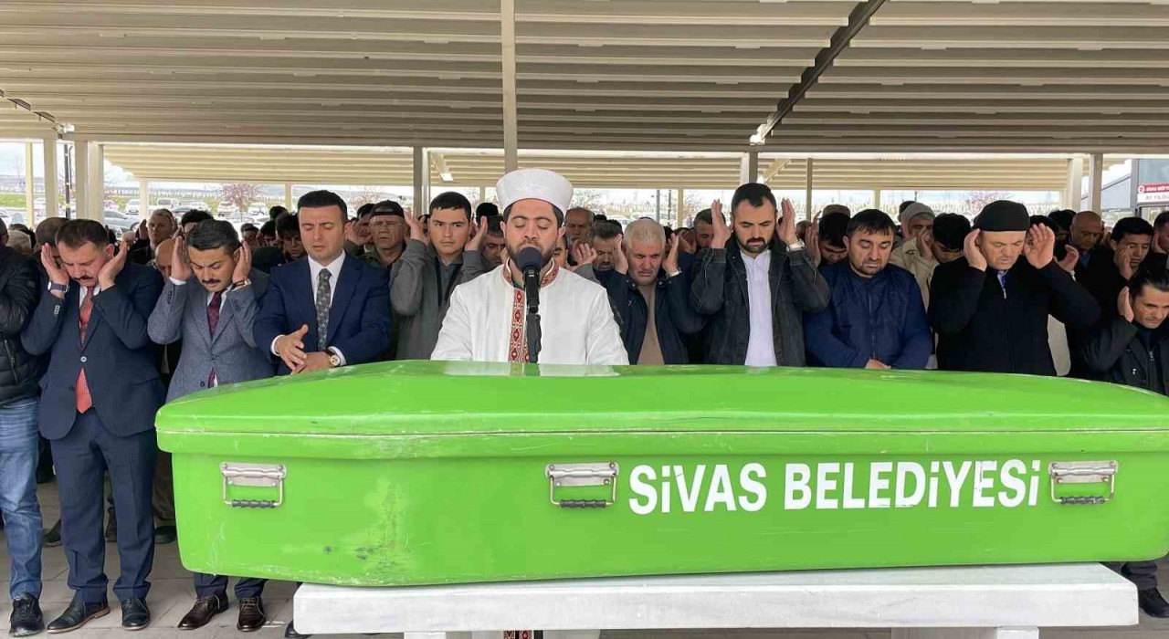 Kazada ölen öğretmen toprağa verildi