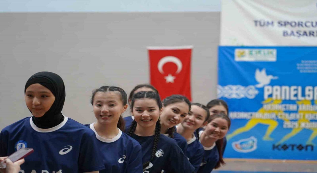 Kazakistanlı öğrenciler Bartında buluştu